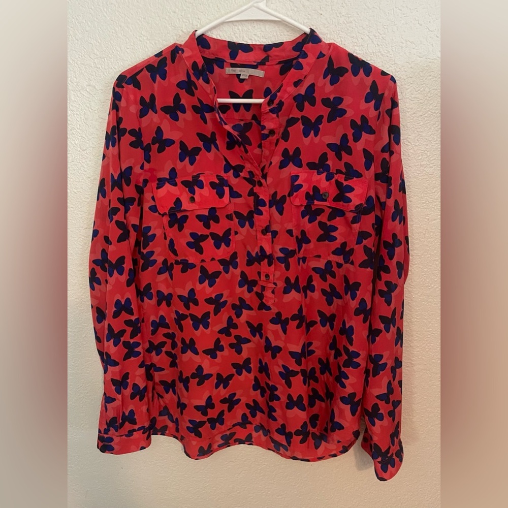 Gorgeous Pre-Owned Gap Button Down Blue and Orange Butterfly blouse. Size Medium